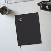AGENDA ANUAL 2026 MILANO Y12 2PD 2026 NEGRO INTL | FINOCAM